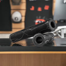 Cargar imagen en el visor de la galería, Grips Ethic DTC Rubber Slim